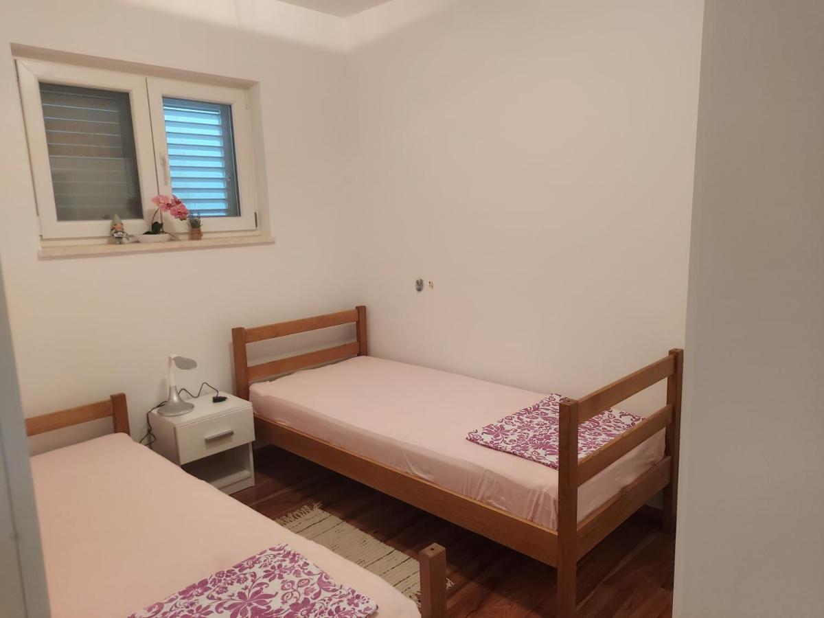 Apartman Slavica Рогозниця Екстер'єр фото